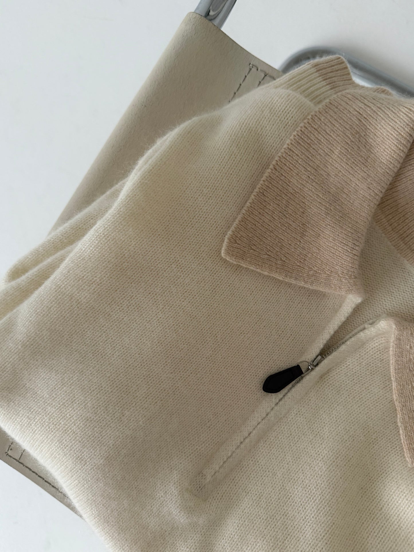 Megztinis su užtrauktuku