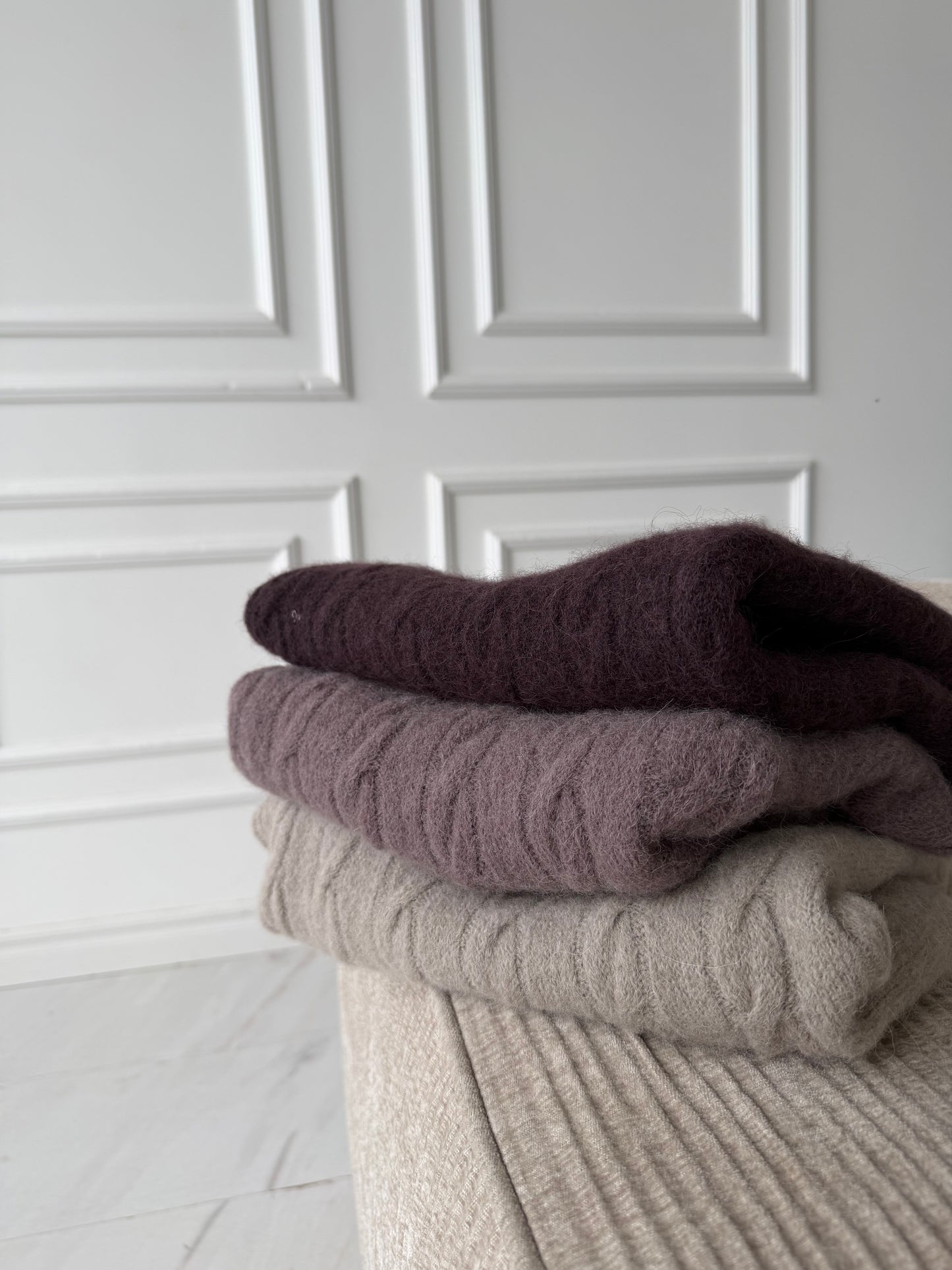 Megztinis su pynėmis ir vilna