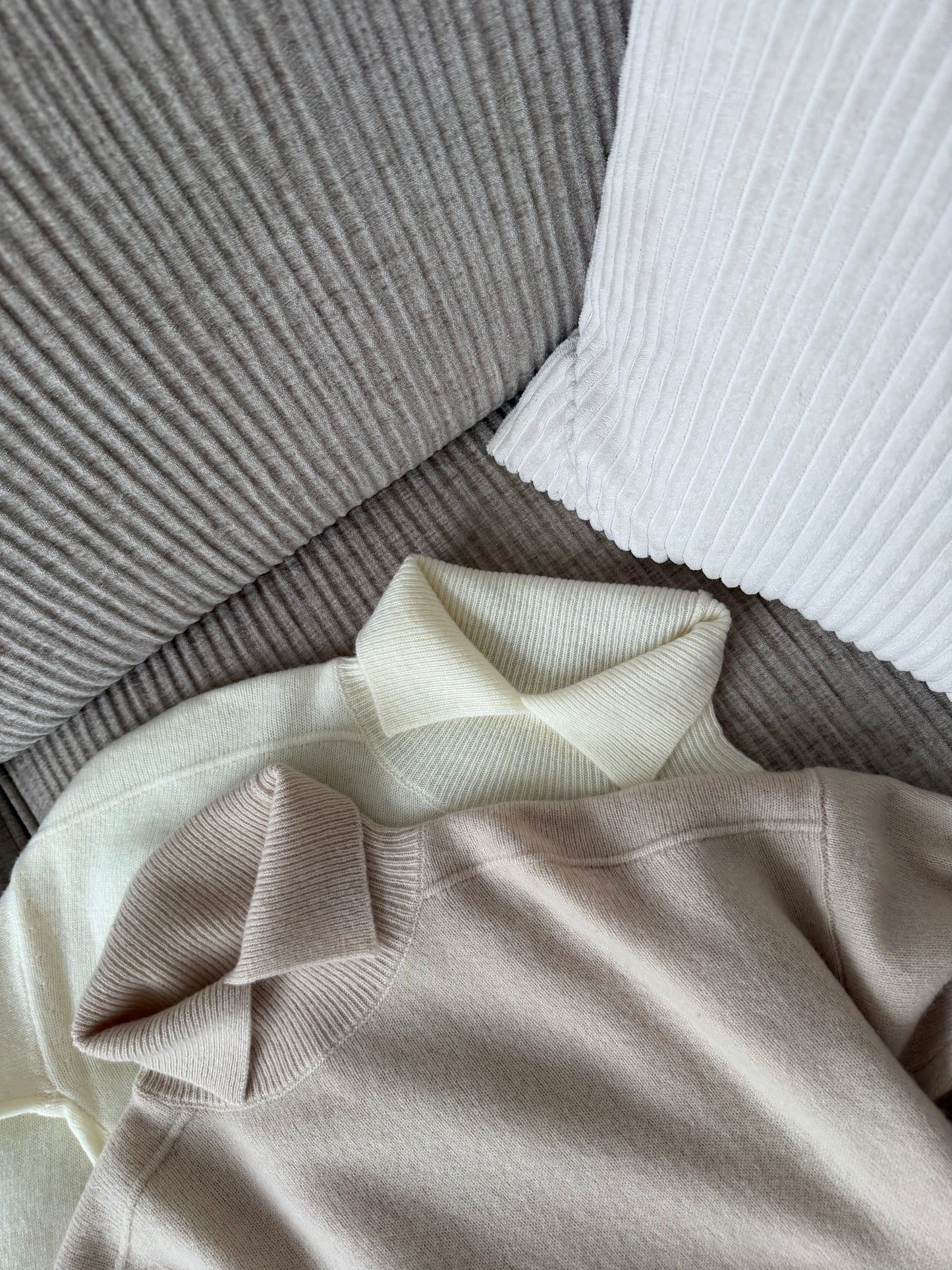 Kašmyro ir vilnos megztinis aukštu kaklu