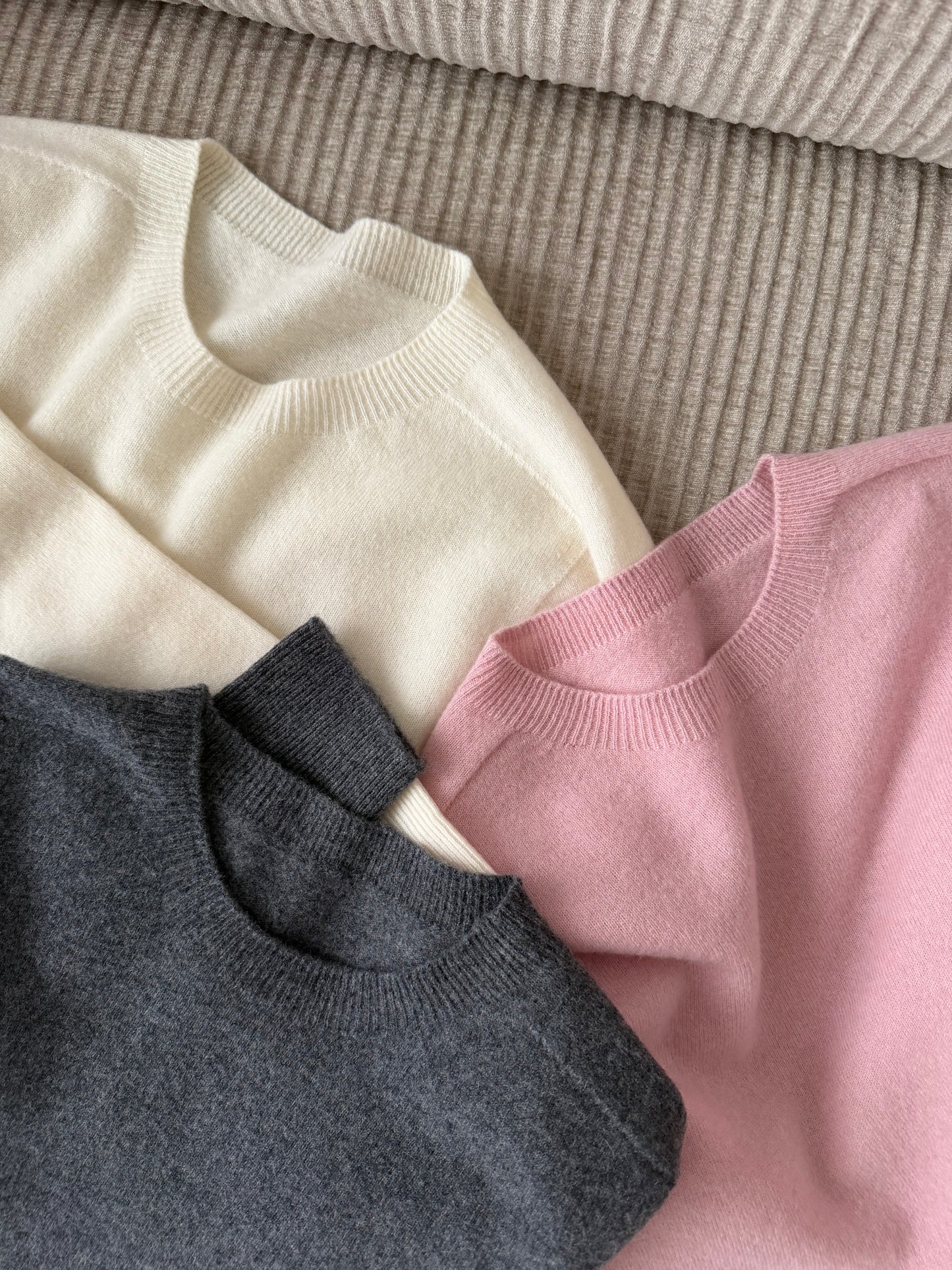 Basic kašmyro megztinis ilgomis rankovėmis