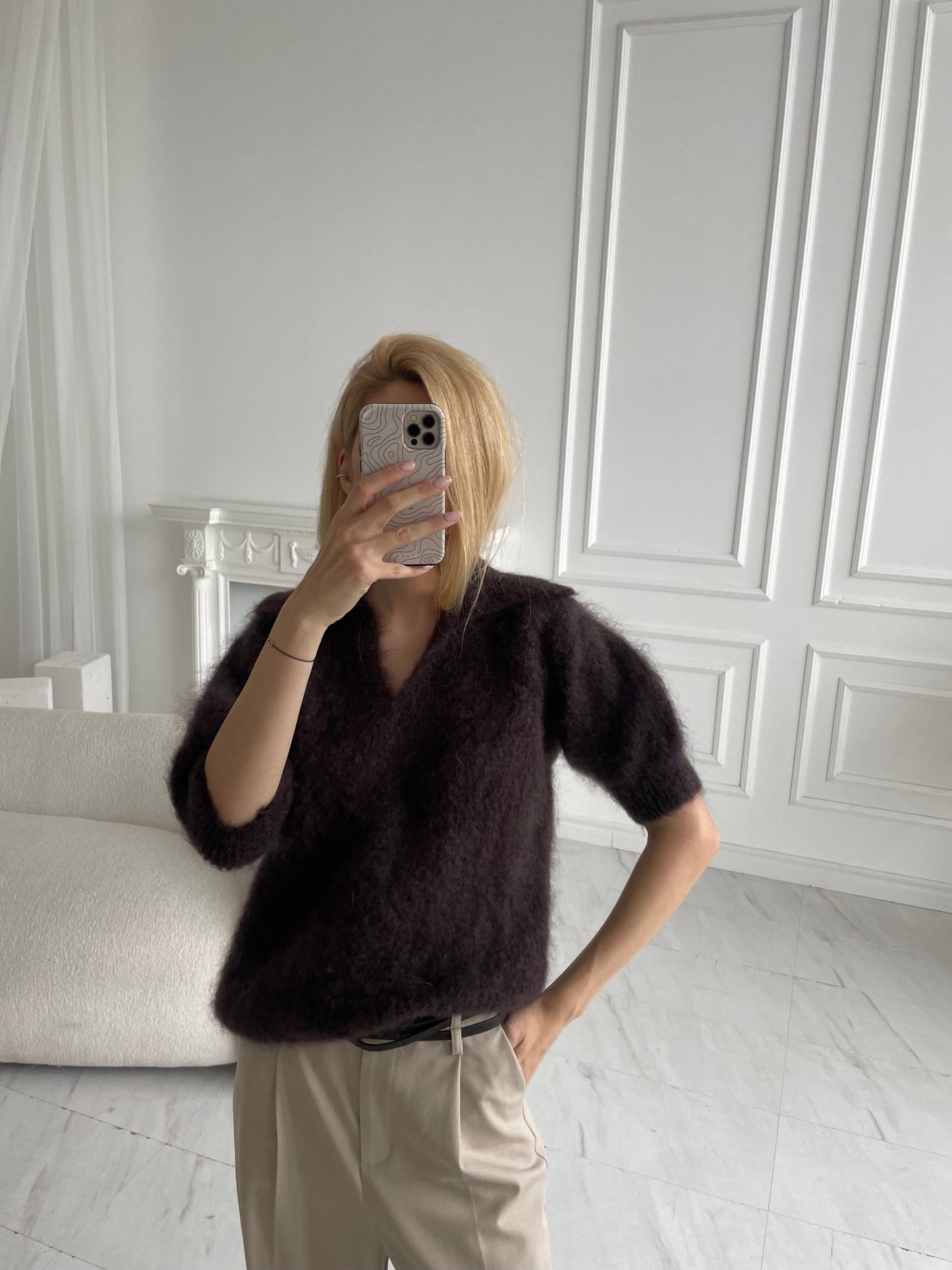 Megztinis su V formos iškirpte